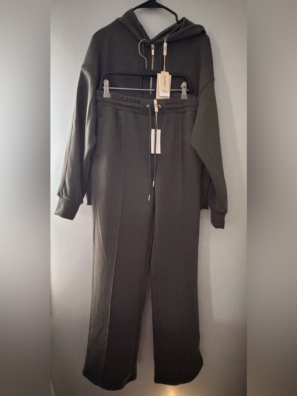 Elie Tahari Olive Wide-Leg Drawstring Pants - Picture 4 of 11
